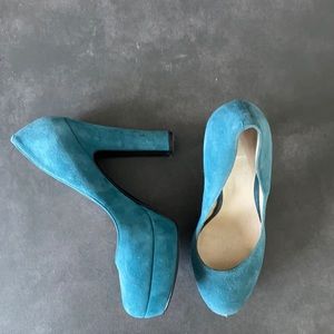 Blue suede high heels 👠